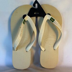 LEGIMATE BRAZILIAN HAVAIANAS WHITE FLIP FLOPS WITH BRAZIL FLAG DETAIL US6-BR37/8
